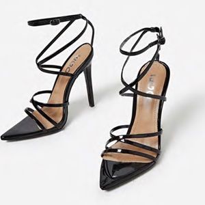 Sexy black cross-strap heels